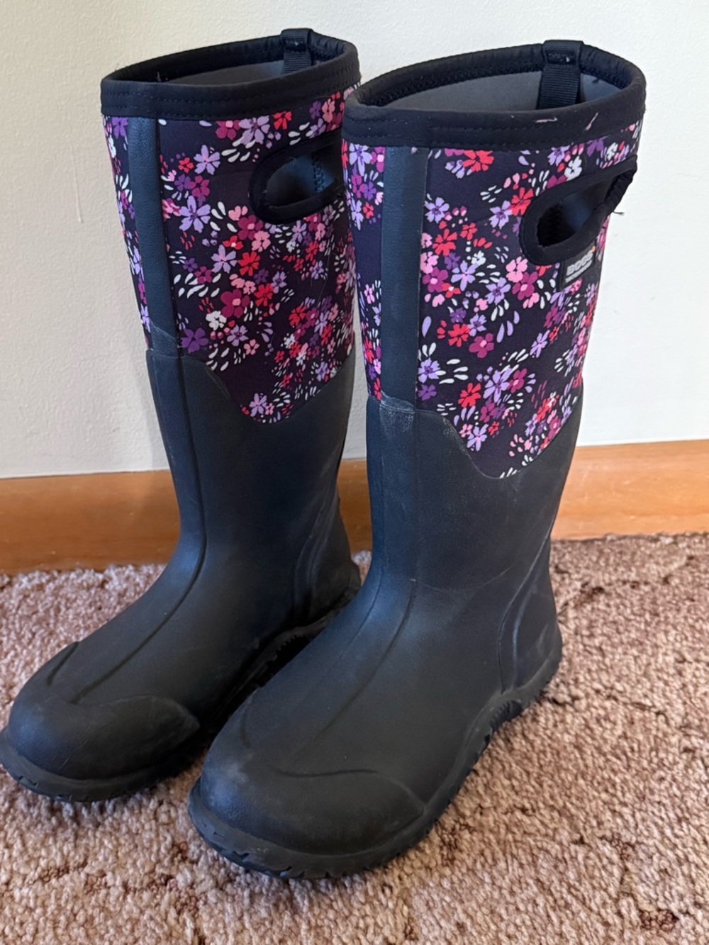 {Bogs}-Size 6-Women's Black Floral Tall Waterproof Rain Boots - Picture 3 of 8